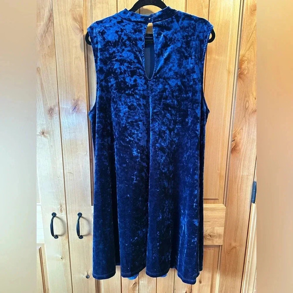 ModCloth | Pure Luxe Velvet Swing Dress | 3x - Picture 4 of 9